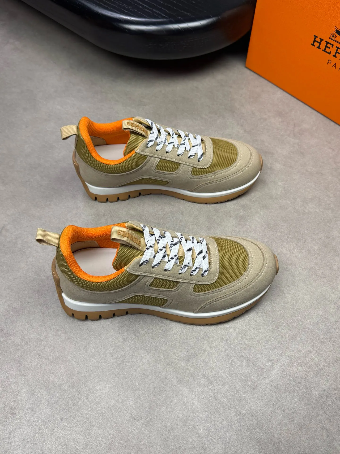 [HERMES] Hermès men's shoes 💰680💰 - high-end quality original items 🔍🔍🔍 casual sports shoes - upper: 🔝 suede environmentally friendly leather, brand high mercerized canvas body with forged ´H´ totem, tongue webbing injection molded brand logo - lining: brand canvas, foot pads; water-dyed cowhide -Outsole: ultra-light T men's shoes 💰U foam; two-color molded outsole -Ultra-high quality control, fine workmanship: highlighted (high-end, extravagance, grade) -Size: 39-44 (38, 45, can be customized)